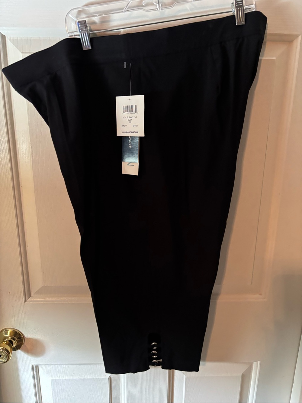 Brand New W/Tag Black Capri pants size 20
